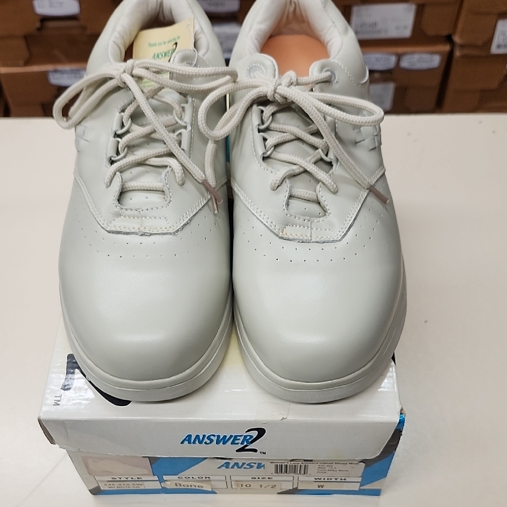 Answer2 White Orthopedic Walking Shoes Size 10.5 W
